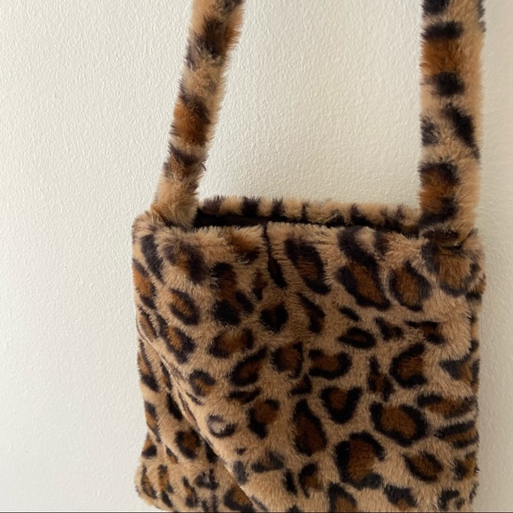 Fluffy Cheeta Bag - Picture 3 of 5